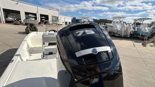 Slide: The Image of Mako Pro Skiff 17 CC 2026 - 8