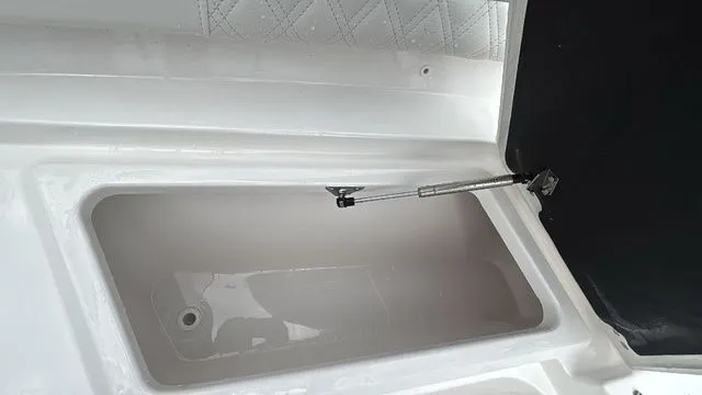 Slide: The Image of Sea Fox 268 Commander 2026 - 32