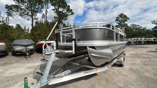 Slide: The Image of Sun Tracker Bass Buggy 18 DLX 2026 - 3