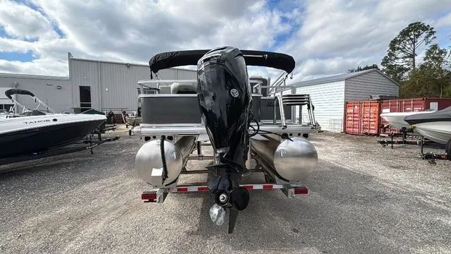 Slide: The Image of Sun Tracker Bass Buggy 18 DLX 2026 - 9