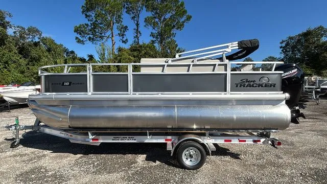 Slide: The Image of Sun Tracker Bass Buggy 18 DLX 2026 - 13