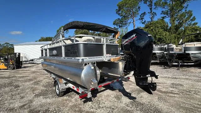 Slide: The Image of Sun Tracker Bass Buggy 18 DLX 2026 - 15