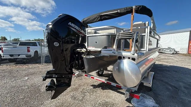 Slide: The Image of Sun Tracker Bass Buggy 18 DLX 2026 - 17