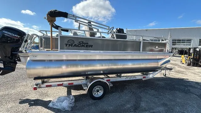 Slide: The Image of Sun Tracker Bass Buggy 18 DLX 2026 - 18