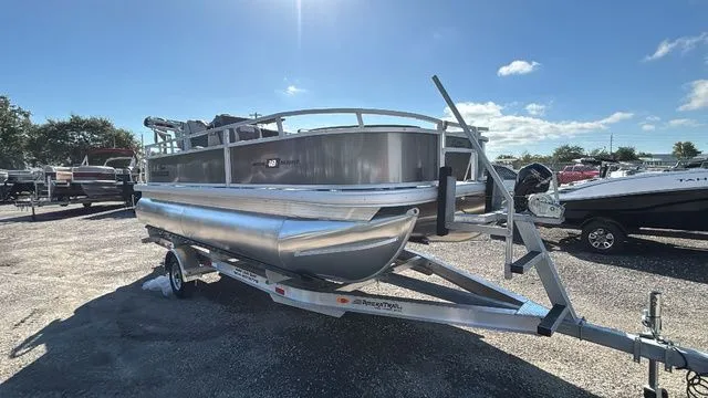 Slide: The Image of Sun Tracker Bass Buggy 18 DLX 2026 - 21