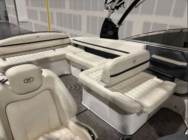 Slide: The Image of Cobalt R7 Surf 2018 - 10