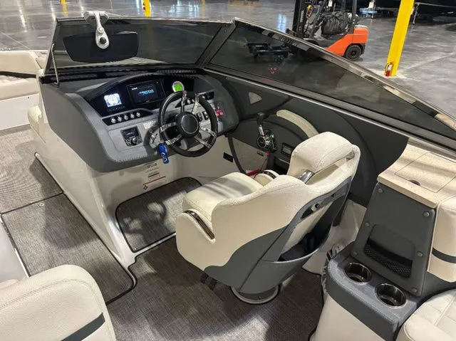 Slide: The Image of Cobalt R7 Surf 2018 - 12