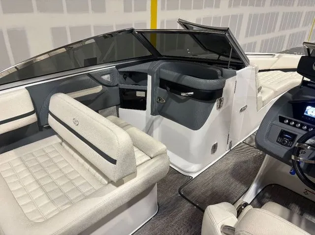 Slide: The Image of Cobalt R7 Surf 2018 - 13