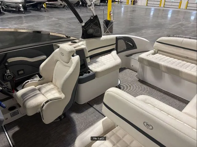 Slide: The Image of Cobalt R7 Surf 2018 - 14