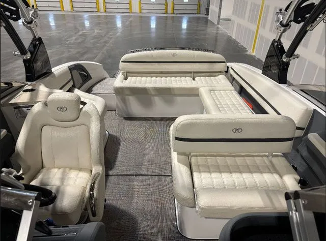 Slide: The Image of Cobalt R7 Surf 2018 - 17