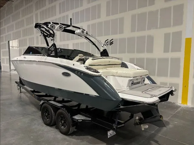 Slide: The Image of Cobalt R7 Surf 2018 - 3