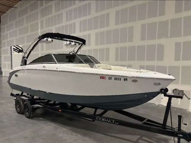 Slide: The Image of Cobalt R7 Surf 2018 - 5