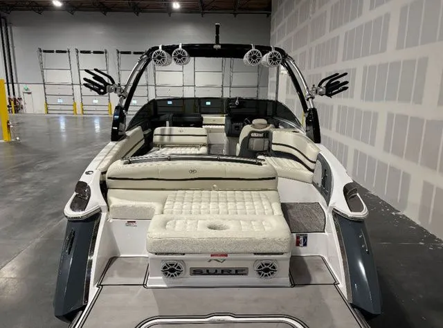 Slide: The Image of Cobalt R7 Surf 2018 - 8