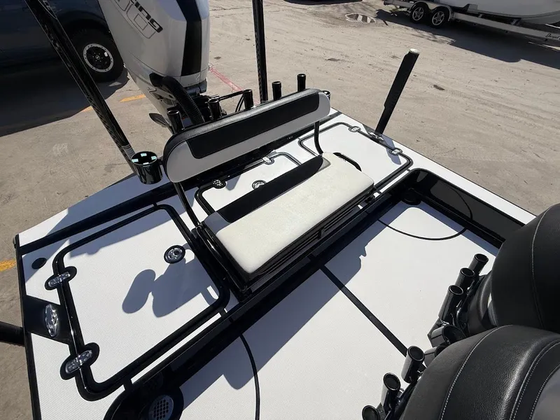 Slide: The Image of Mamba 24 Cat Elite 2025 boat rear with bench seat and motor. - 32