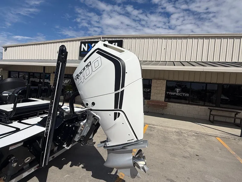 Slide: The Image of Mamba 24 Cat Elite 2025 with Racing 400 engine. - 4