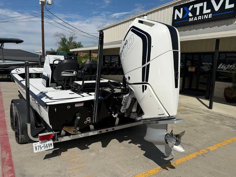 Slide: The Image of 2025 Mamba 24 Cat Elite boat at NXT LVL Marine. - 5