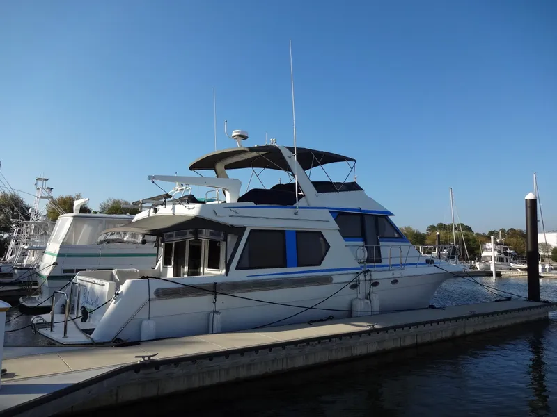 The Image of 1997 Navigator 5600 Sundance Pilothouse yacht docked at marina. - 0