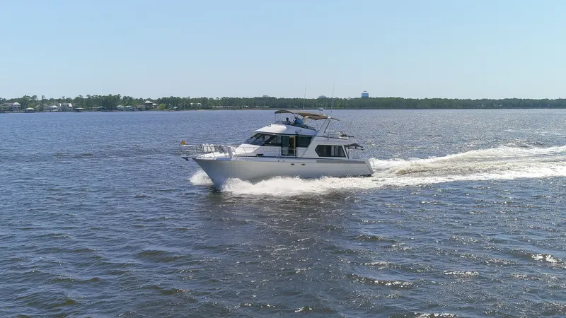 Slide: The Image of Navigator 5600 Sundance Pilothouse 1997 cruising on calm waters. - 20