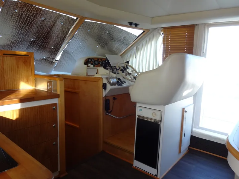 Slide: The Image of Navigator 5600 Sundance Pilothouse 1997 - 69