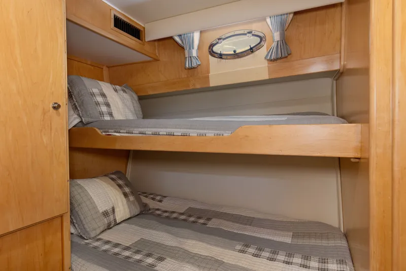 Slide: The Image of Navigator 5600 Sundance Pilothouse 1997 - 73