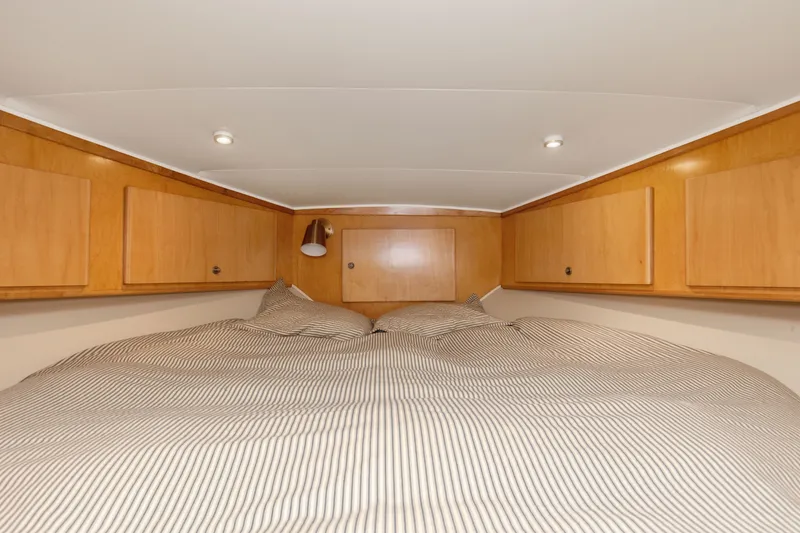 Slide: The Image of Navigator 5600 Sundance Pilothouse 1997 - 74