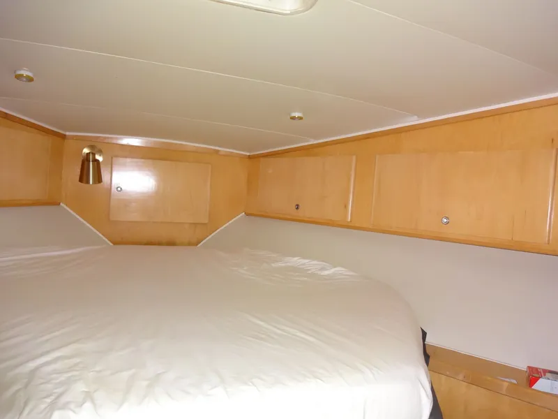 Slide: The Image of Navigator 5600 Sundance Pilothouse 1997 - 75