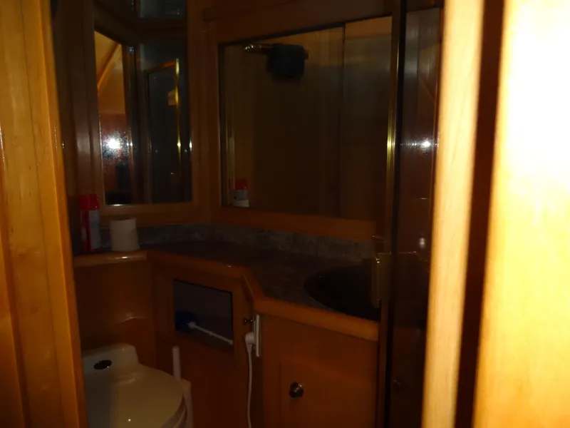 Slide: The Image of Navigator 5600 Sundance Pilothouse 1997 - 77