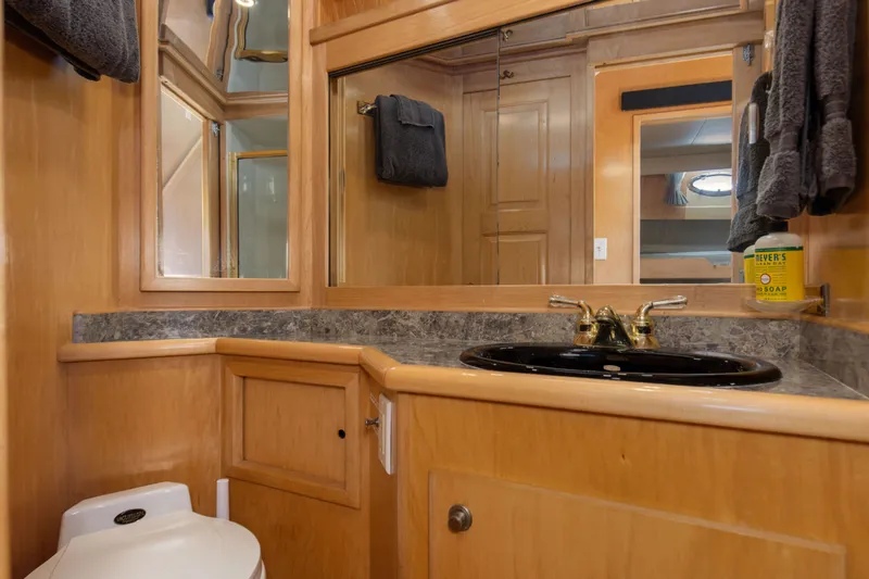 Slide: The Image of Navigator 5600 Sundance Pilothouse 1997 - 79