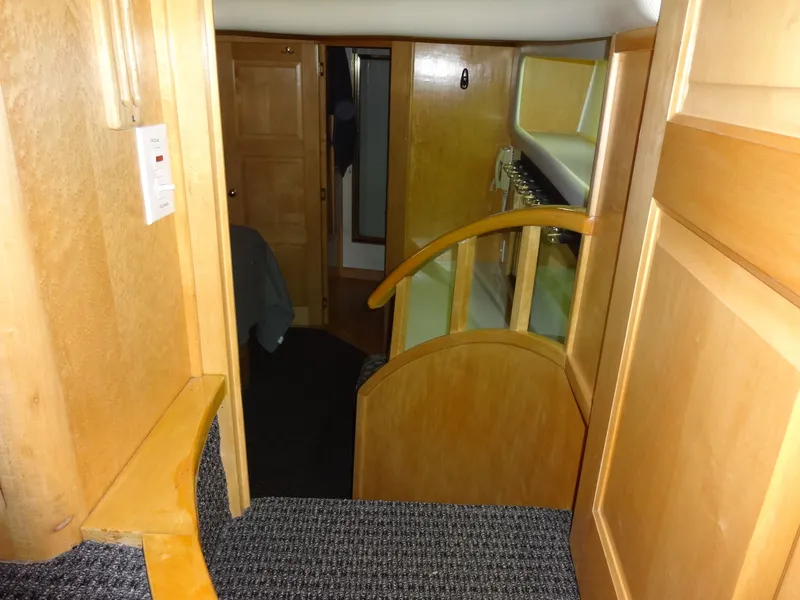 Slide: The Image of Navigator 5600 Sundance Pilothouse 1997 - 82