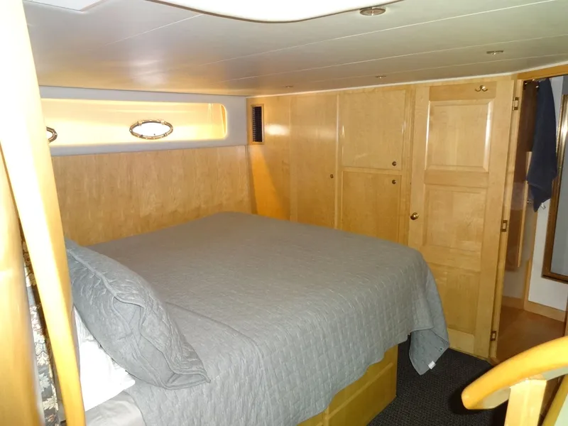 Slide: The Image of Navigator 5600 Sundance Pilothouse 1997 - 83