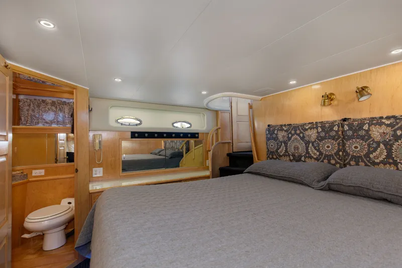 Slide: The Image of Navigator 5600 Sundance Pilothouse 1997 - 90