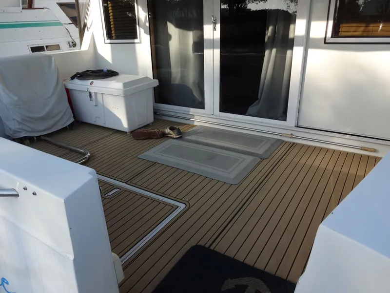 Slide: The Image of Navigator 5600 Sundance Pilothouse 1997 - 97