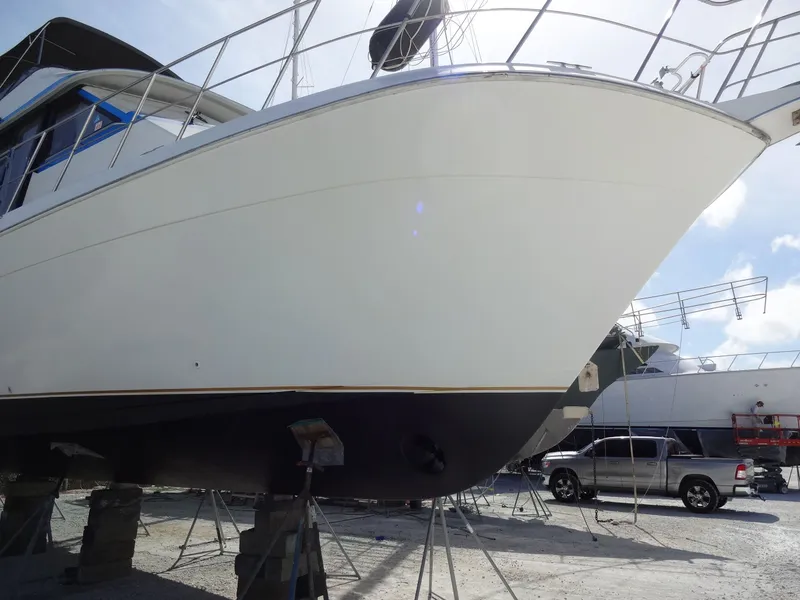 Slide: The Image of Navigator 5600 Sundance Pilothouse 1997 - 98