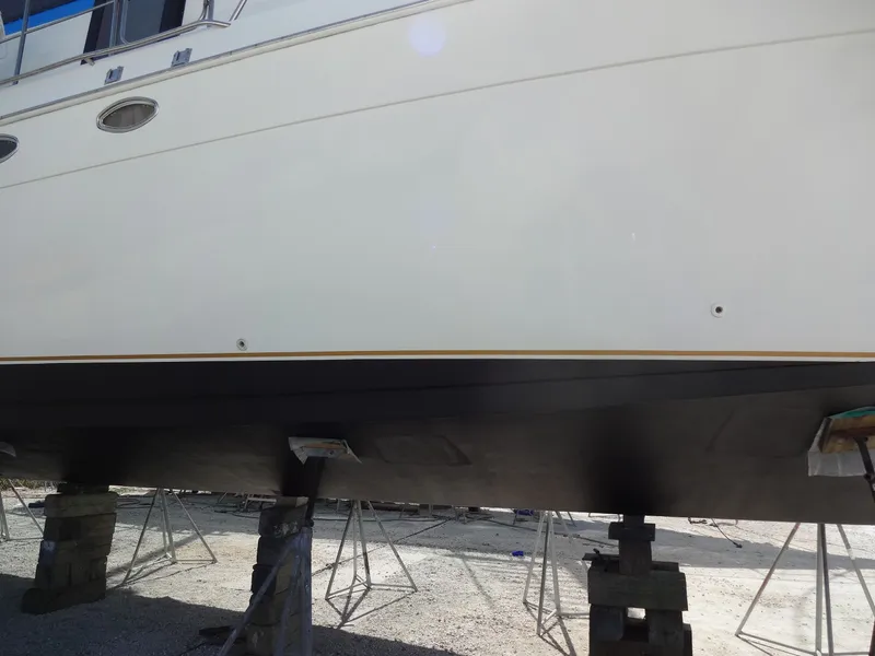 Slide: The Image of Navigator 5600 Sundance Pilothouse 1997 - 99