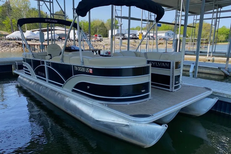 The Image of 2017 Sylvan Mirage Cruise 8524 LZ PB pontoon boat docked at marina. - 0