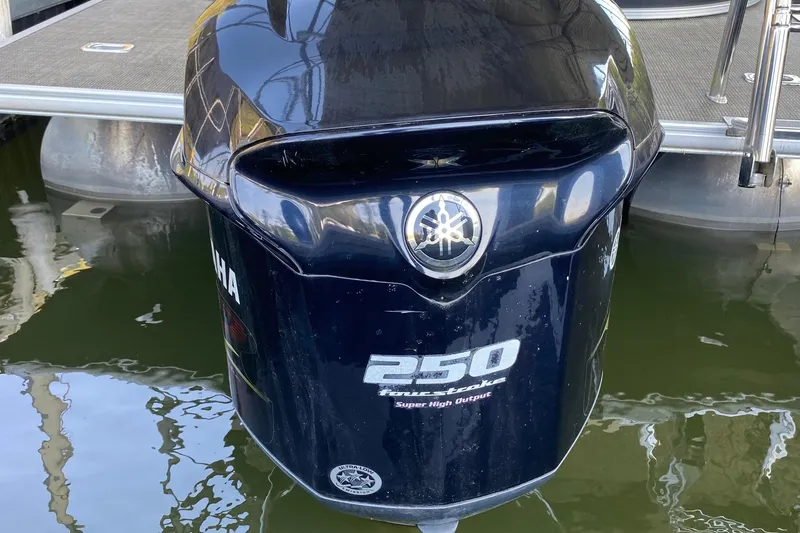 Slide: The Image of Yamaha 250 outboard motor on 2017 Sylvan Mirage Cruise 8524 LZ PB pontoon boat. - 12