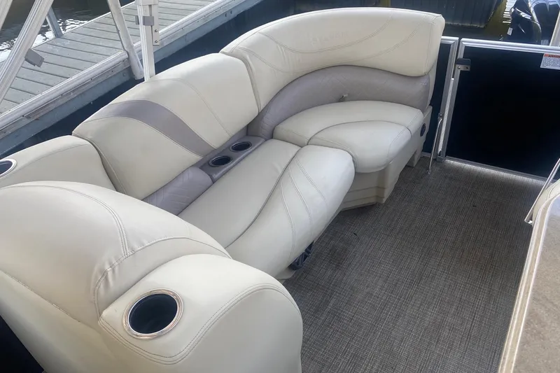 Slide: The Image of Luxurious seating on 2017 Sylvan Mirage Cruise 8524 LZ PB pontoon boat. - 9