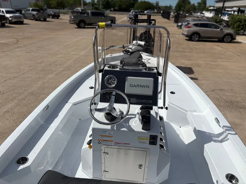 Slide: The Image of 2026 Xpress H20B HYPER-LIFT BAY with Garmin navigation. - 7