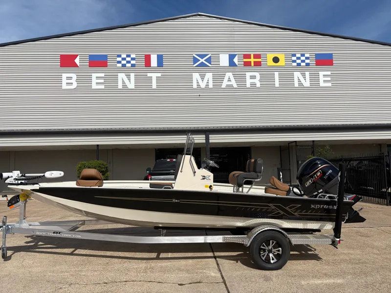 The Image of 2026 Xpress H20B Hyper-Lift Bay boat at Bent Marine. - 1