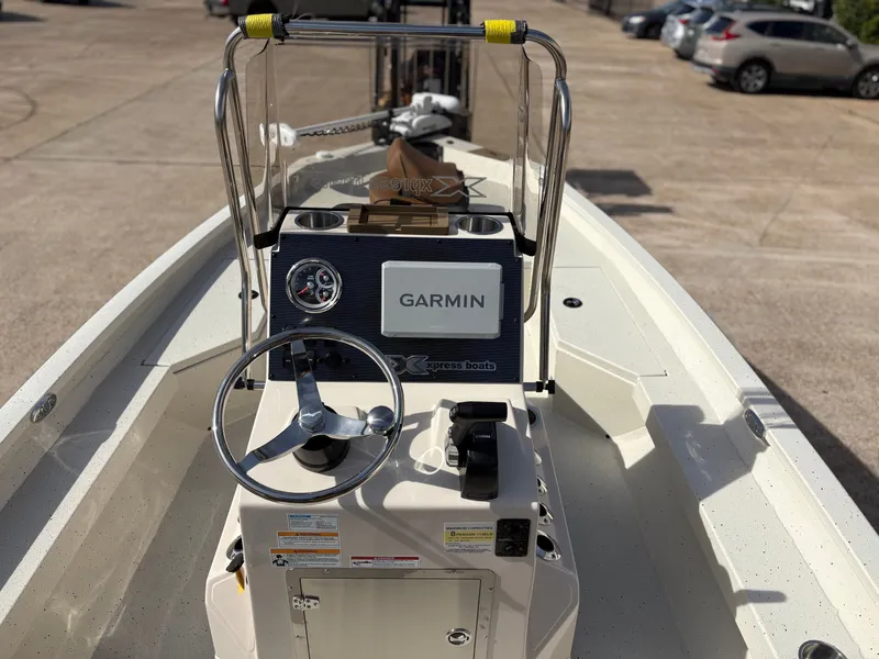 Slide: The Image of 2026 Xpress H20B HYPER-LIFT BAY with Garmin control panel. - 4