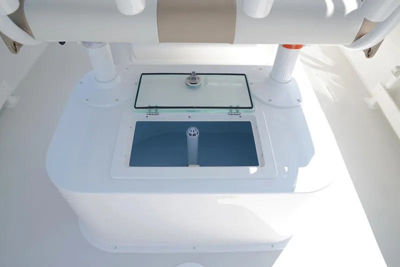 Slide: The Image of Manufacturer Provided Image: Parker 23 Special Edition 2019 boat livewell with open lid. - 15