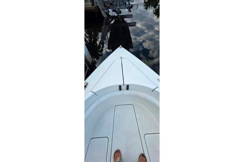 Slide: The Image of Bow view of a 1999 Hydra-Sports 3000 CC boat docked on calm water. - 20