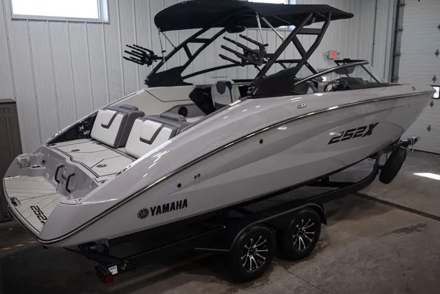 Slide: The Image of Yamaha 252XE 2026 - 3