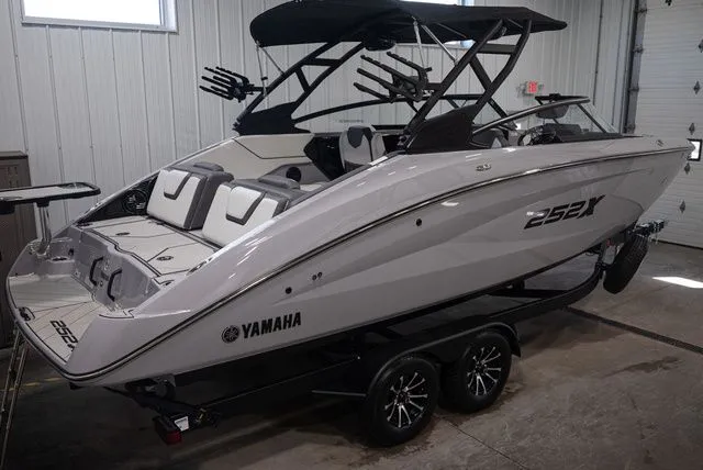 Slide: The Image of Yamaha 252XE 2026 - 4