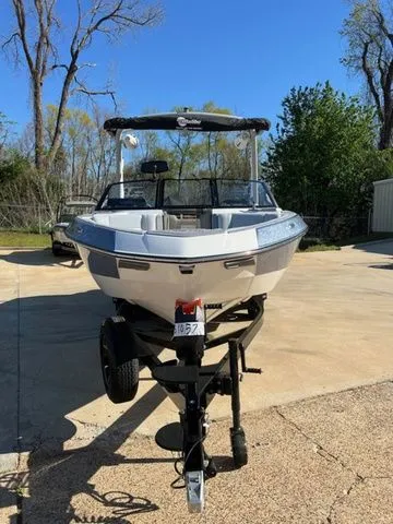 Slide: The Image of Malibu Wakesetter 23 LSV 2026 - 5