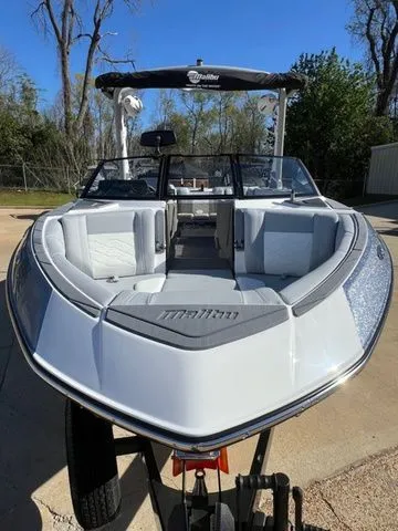 Slide: The Image of Malibu Wakesetter 23 LSV 2026 - 6