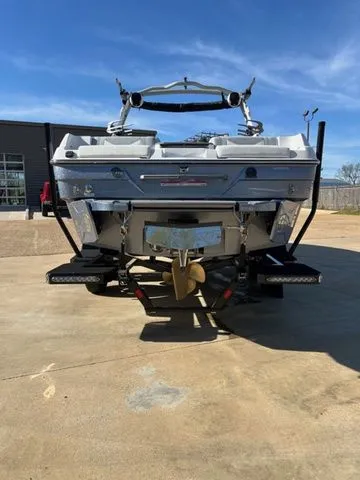 Slide: The Image of Malibu Wakesetter 23 LSV 2026 - 7