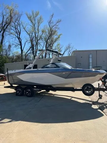 Slide: The Image of Malibu Wakesetter 23 LSV 2026 - 8