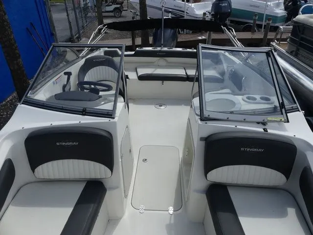 Slide: The Image of Stingray 201DC (OB) 2020 - 13
