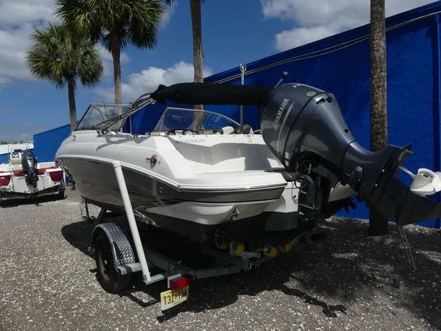 Slide: The Image of Stingray 201DC (OB) 2020 - 6